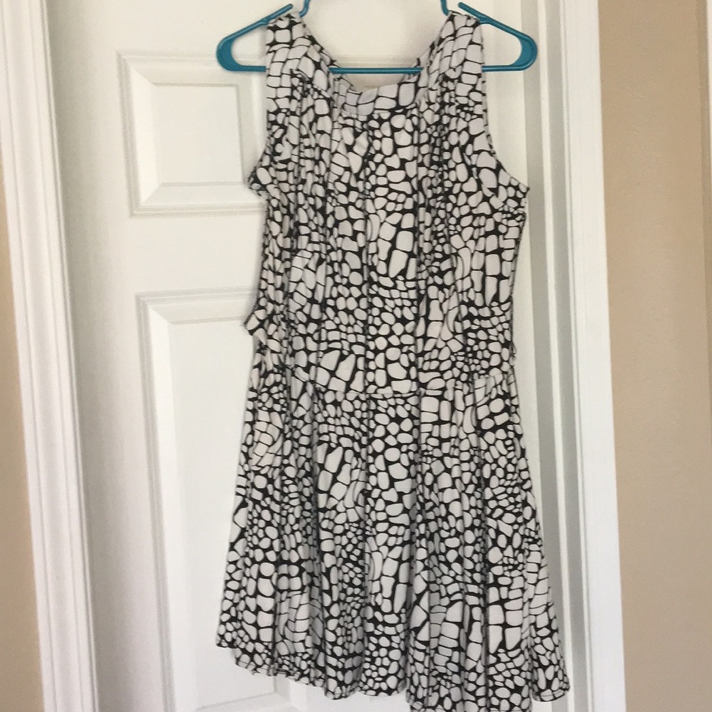Black and white dress size XL